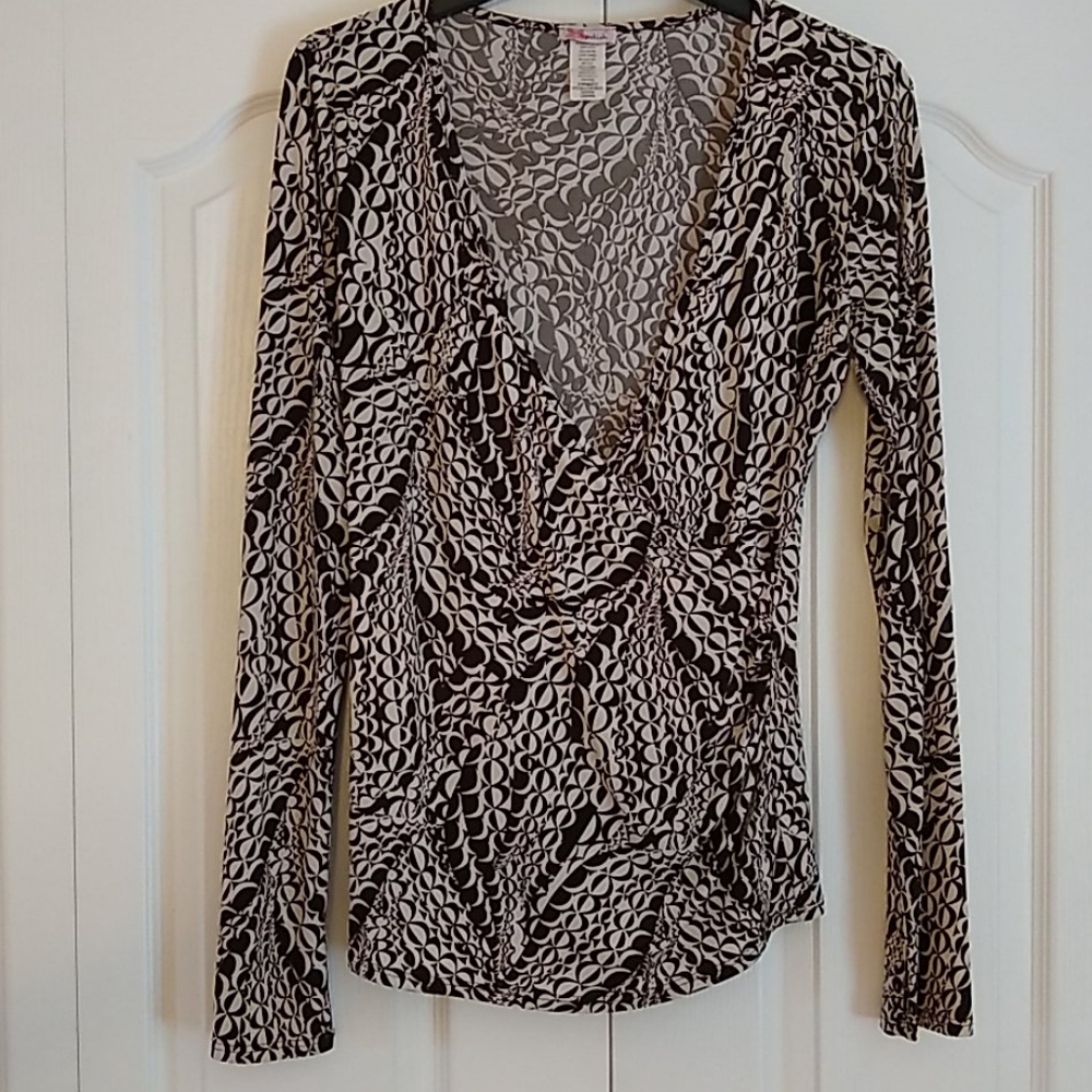 Long sleeve light weight blouse.